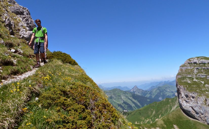 Walking down from the Tour D'aÃ¯