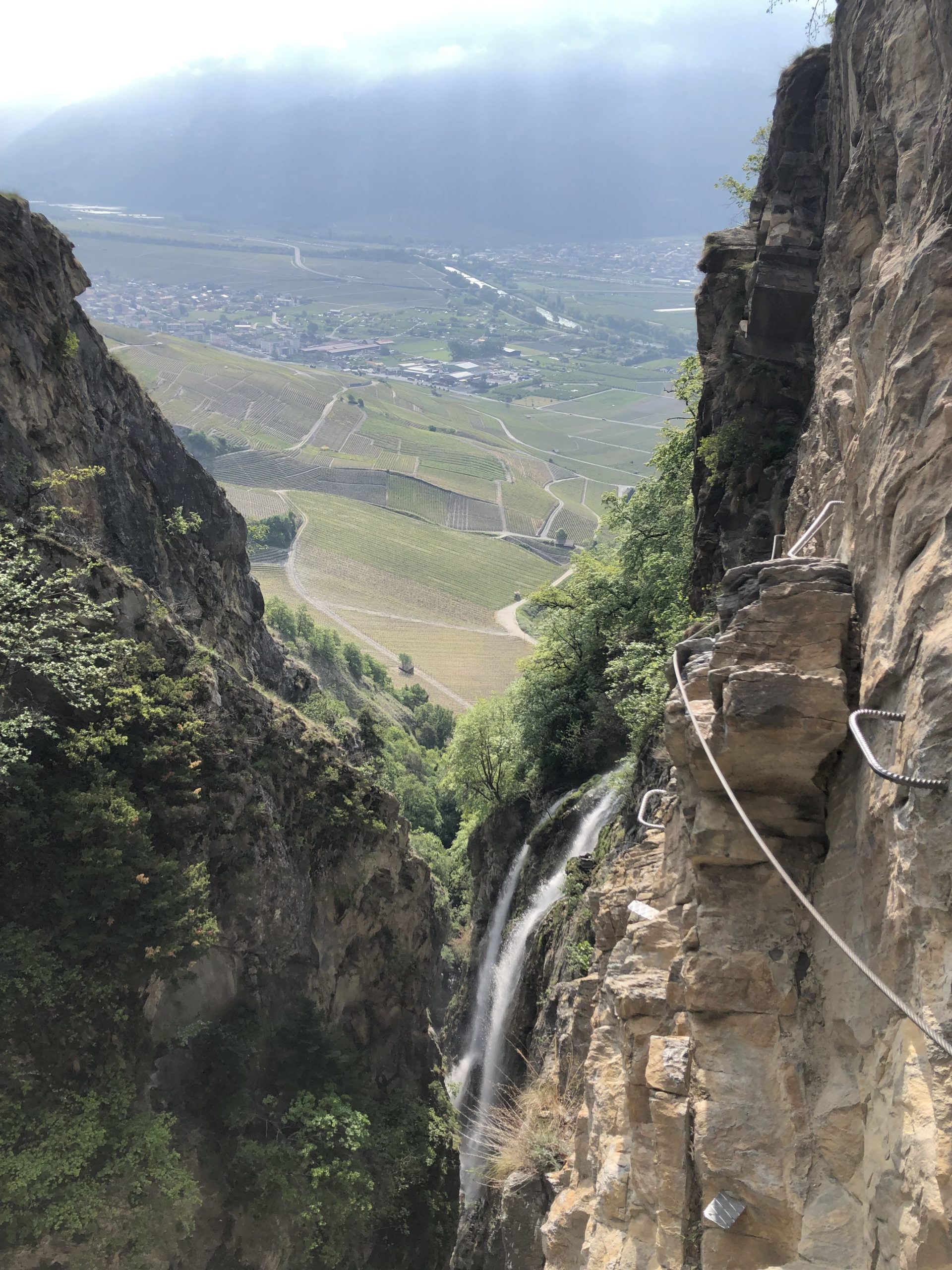 View of the gorge and waterfall with the Saillon vineyards in the background