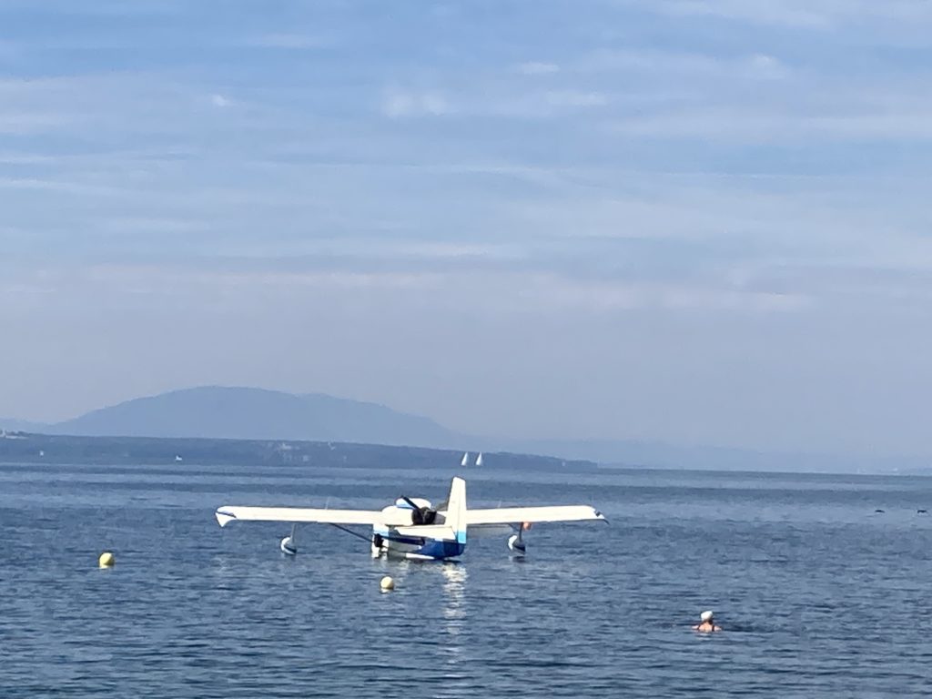 Float plane on the Léman