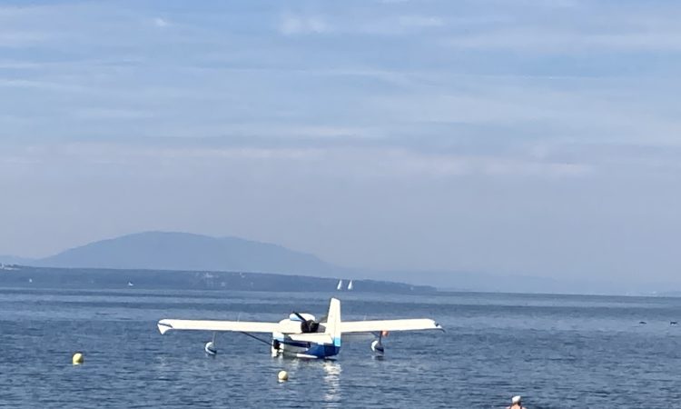 Float plane on the Léman