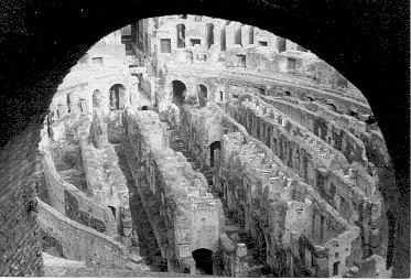 Colosseum2.jpg (33165 bytes)