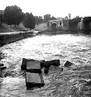 RomeBridge.jpg (43458 bytes)